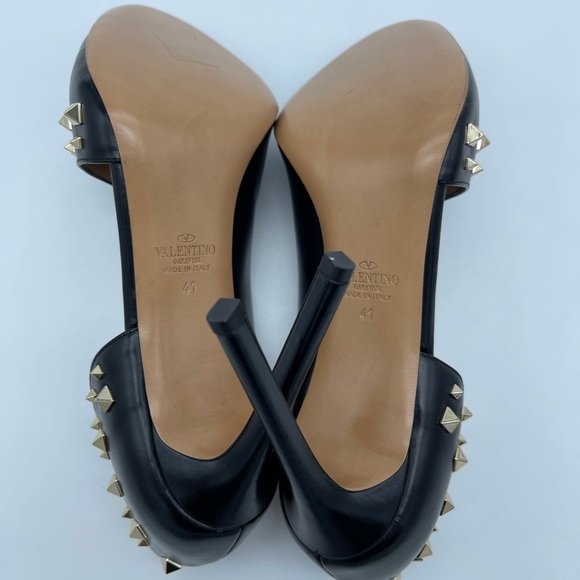 Valentino Black Round Toe Pumps - Picture 5 of 5